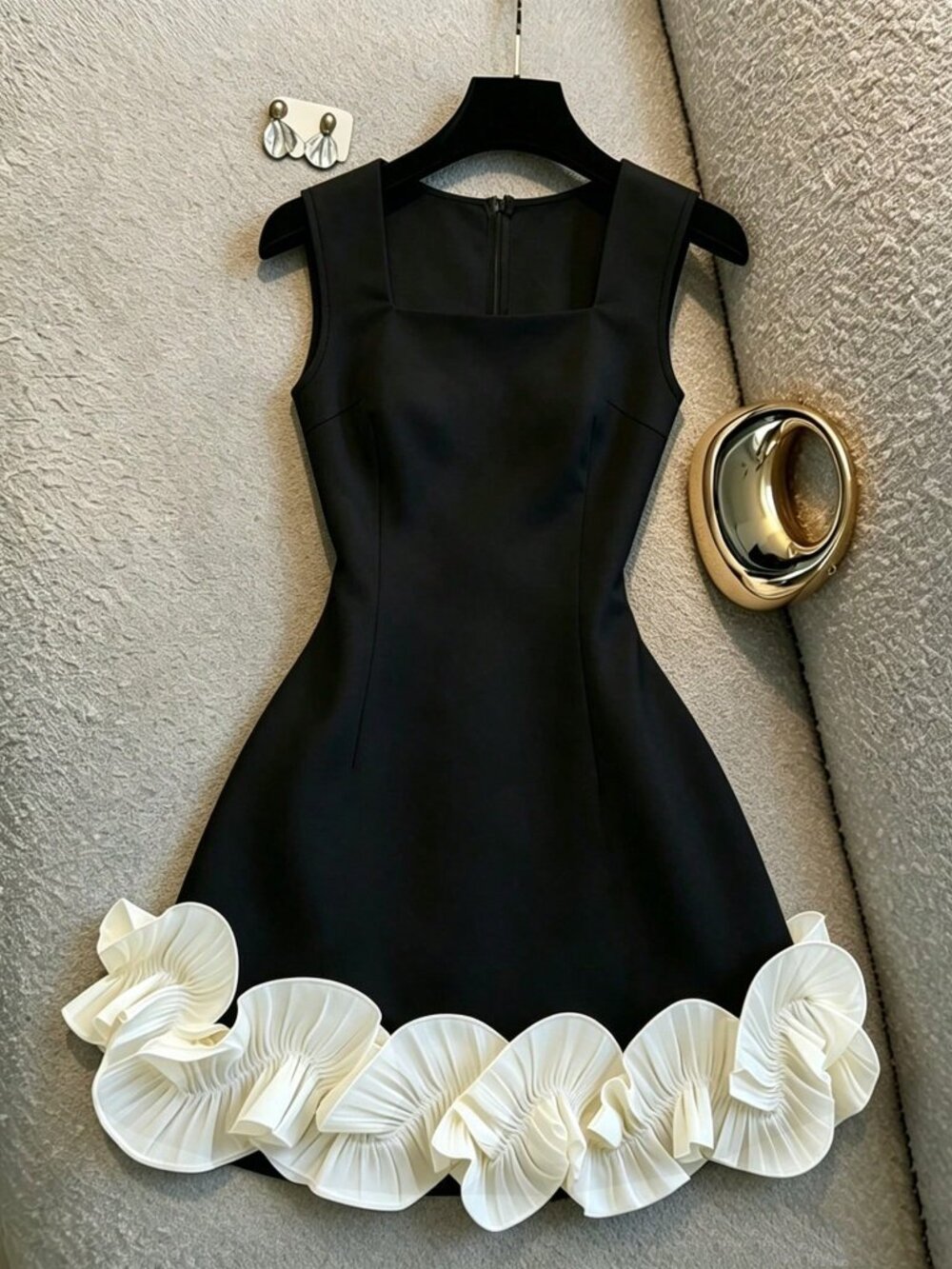 Black Elegant Women's Colorblock Ruffle Sleeveless Dress - Picture 3 of 5